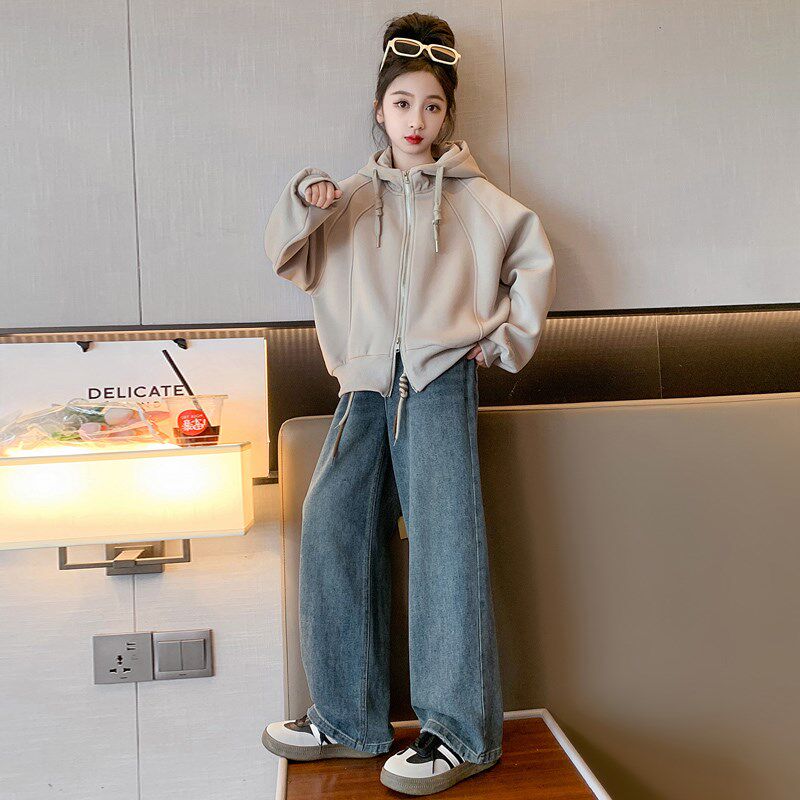 女童洋气春秋装短款连帽卫衣外套2024新款韩版时髦宽松阔腿牛仔裤