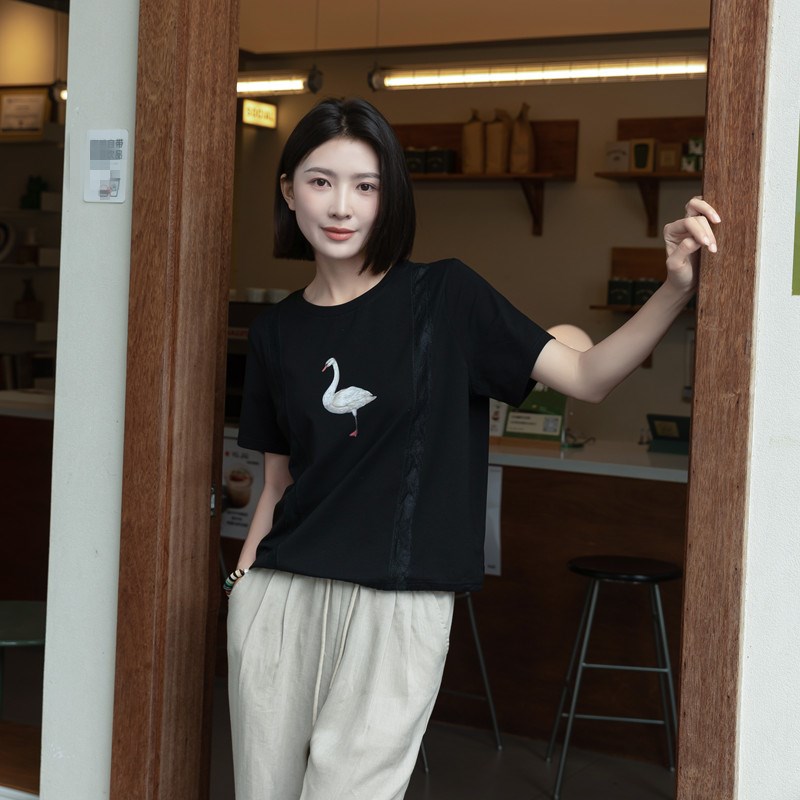 夏季女黑色圆领宽松系带印花短款显瘦中年纯棉短袖女正肩设计感t