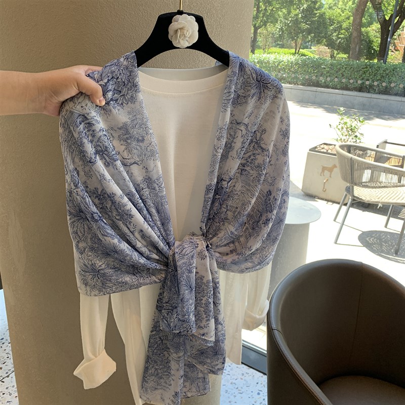 韩版春季丝巾百搭时尚蓝色印花棉麻围巾长款薄款纱巾夏季防晒披肩