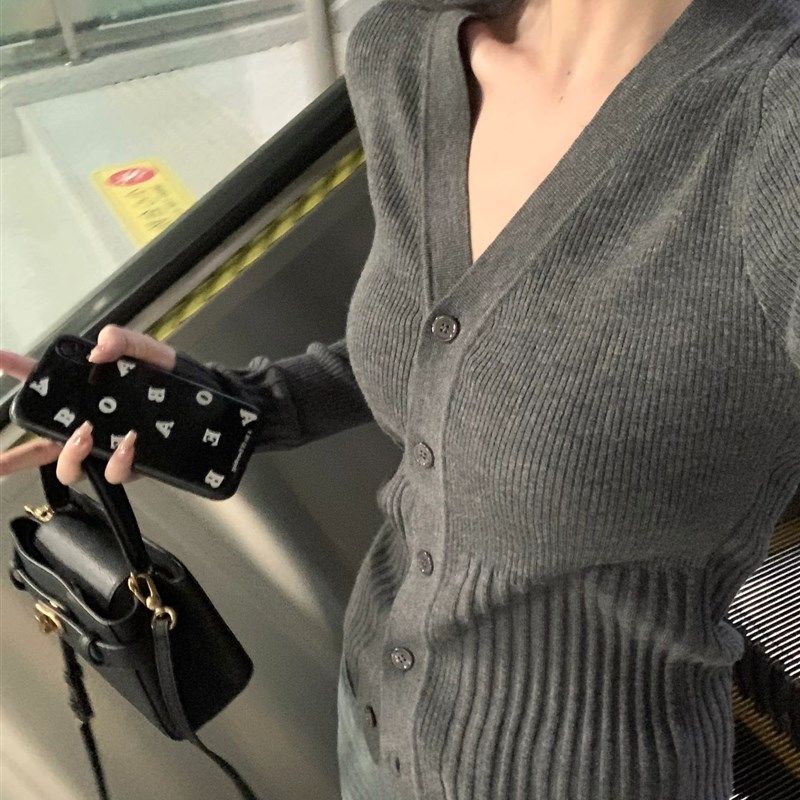 2024高级感灰色V领针织衫女开衫春秋内搭修身收腰长袖打底衫上衣