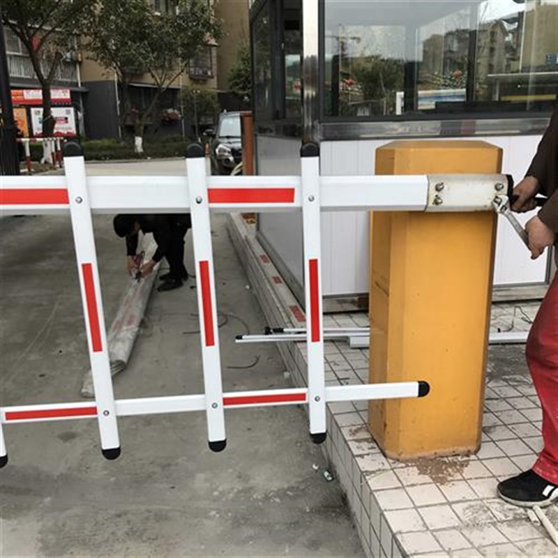 栅栏道闸 电动遥控挡车器 智能道闸 刷卡道闸 曲臂蓝牙栅栏道闸