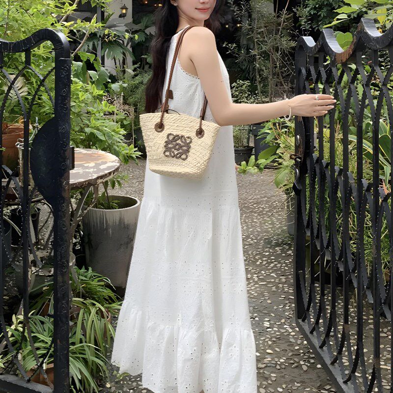 法式露肩吊带连衣裙女2024夏季海边度假宽松a字裙温柔风绑带长裙