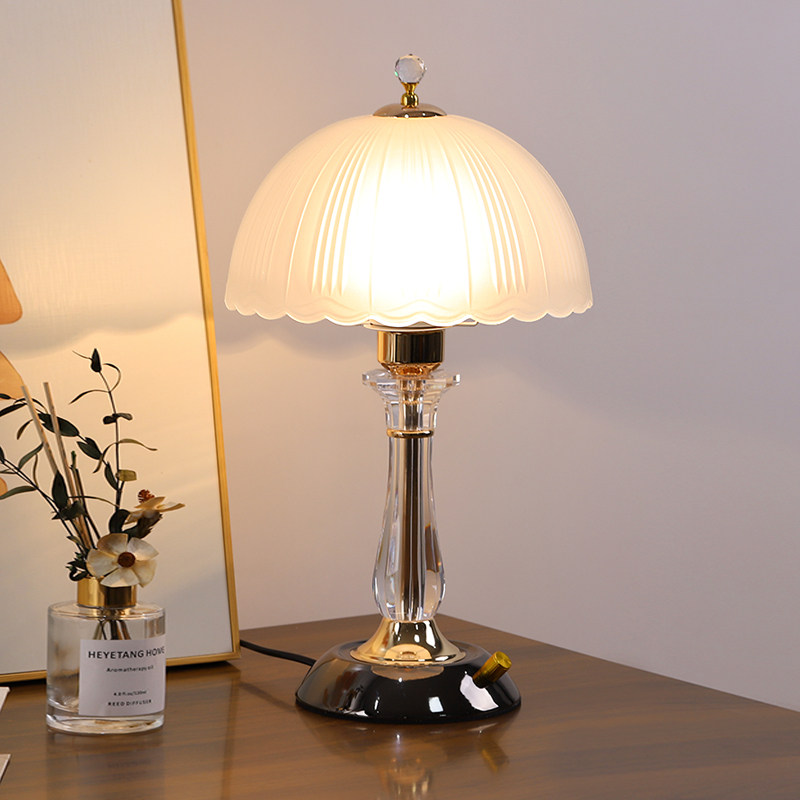 台灯卧室床头灯高级感温馨浪漫轻奢新款家用可调光床头柜主卧结婚