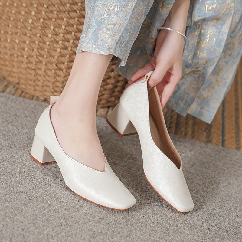 高跟鞋粗跟百搭浅口法式单鞋女2024新款妈妈奶奶鞋33 34小码女鞋