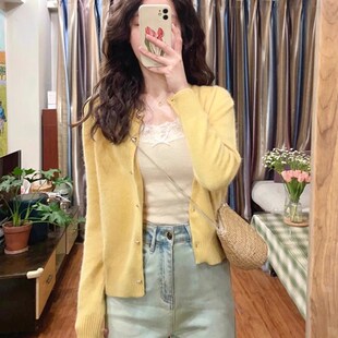 黄色毛衣女早春2024圆领针织开衫软糯温柔甜美显瘦小个子短款外套