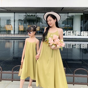 不一样的高端亲子装2025新款母女装海边度假三亚沙滩时尚连衣裙潮