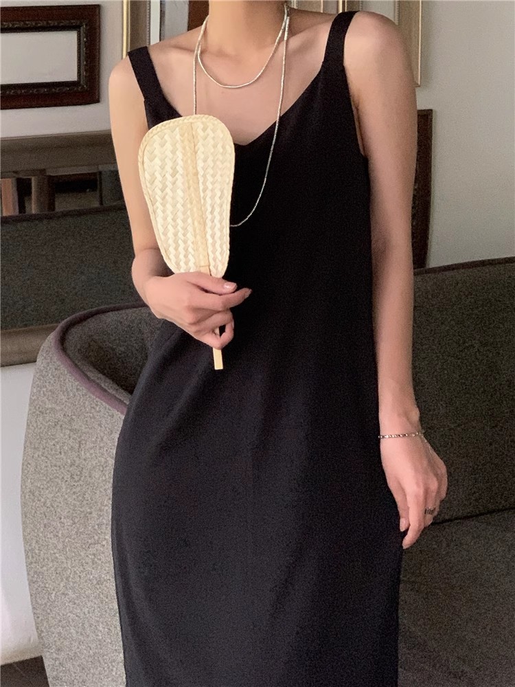 胖妹妹春夏季2024年新款黑色内搭吊带连衣裙女遮肚过膝长裙200斤