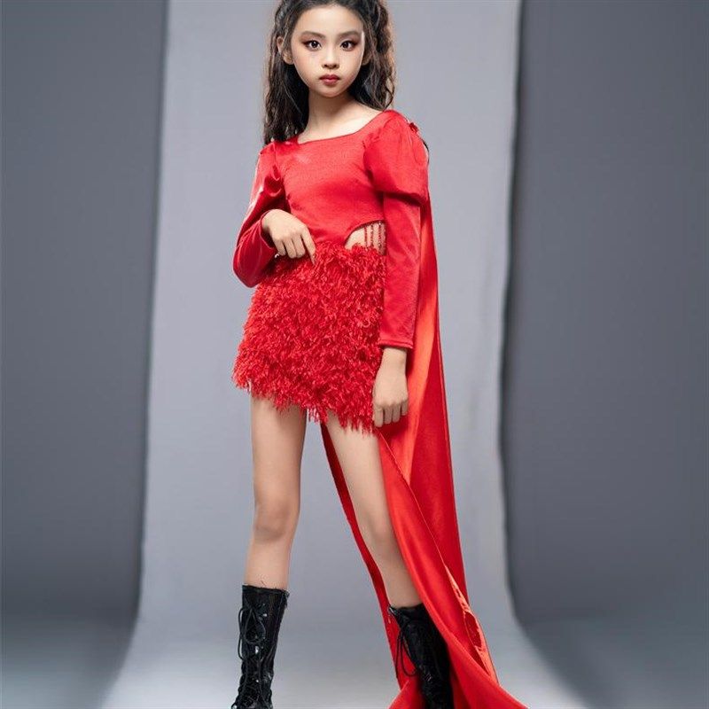 女童红色T台走秀潮服极简风长袖披风秋冬款表演出服辣妹香榭丽舍