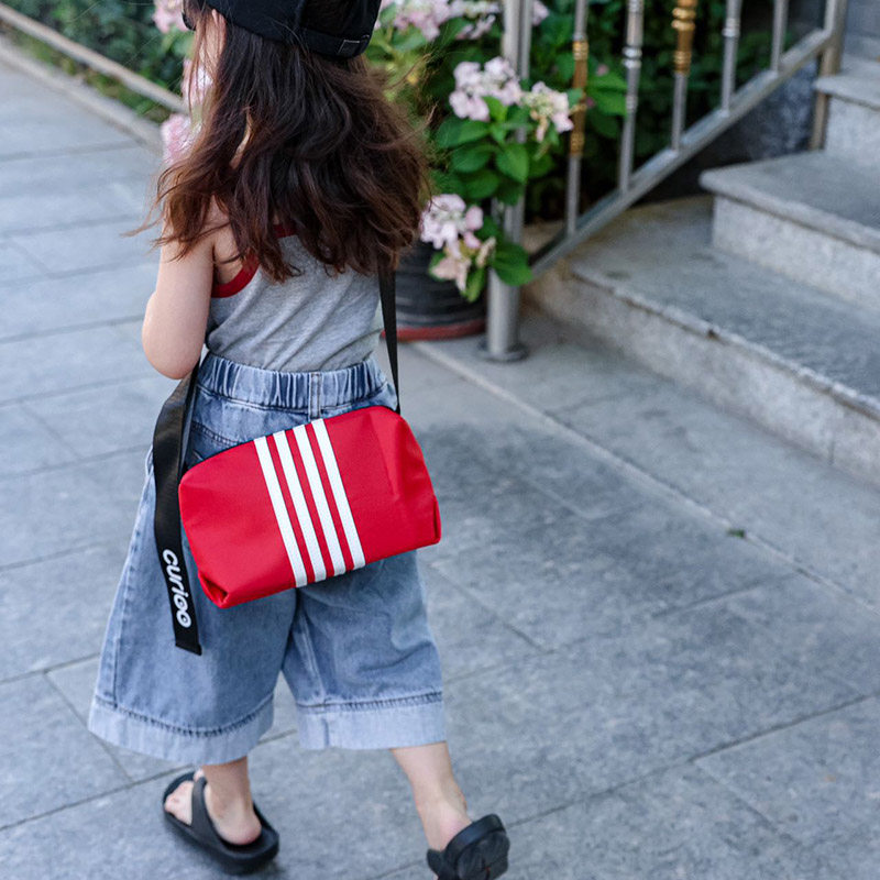 儿童包包男童帅气可爱斜挎包休闲运动女孩小方包百搭宝宝单肩包潮