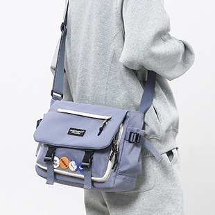 痛包2025新款工装邮差包男大学生上课装书单肩揹包大容量斜挎包女