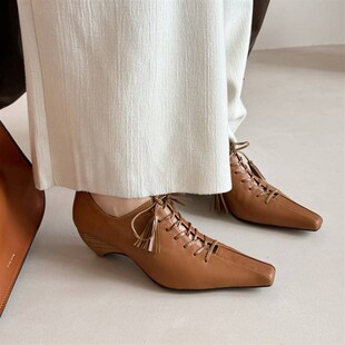 2025春秋新款百搭小皮鞋女单鞋粗跟尖头系带英伦风法式赫本黑白色