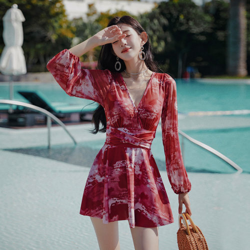 温泉游泳衣女冬天2024新款红色长袖F连体微胖遮肉保守大码胖mm泳