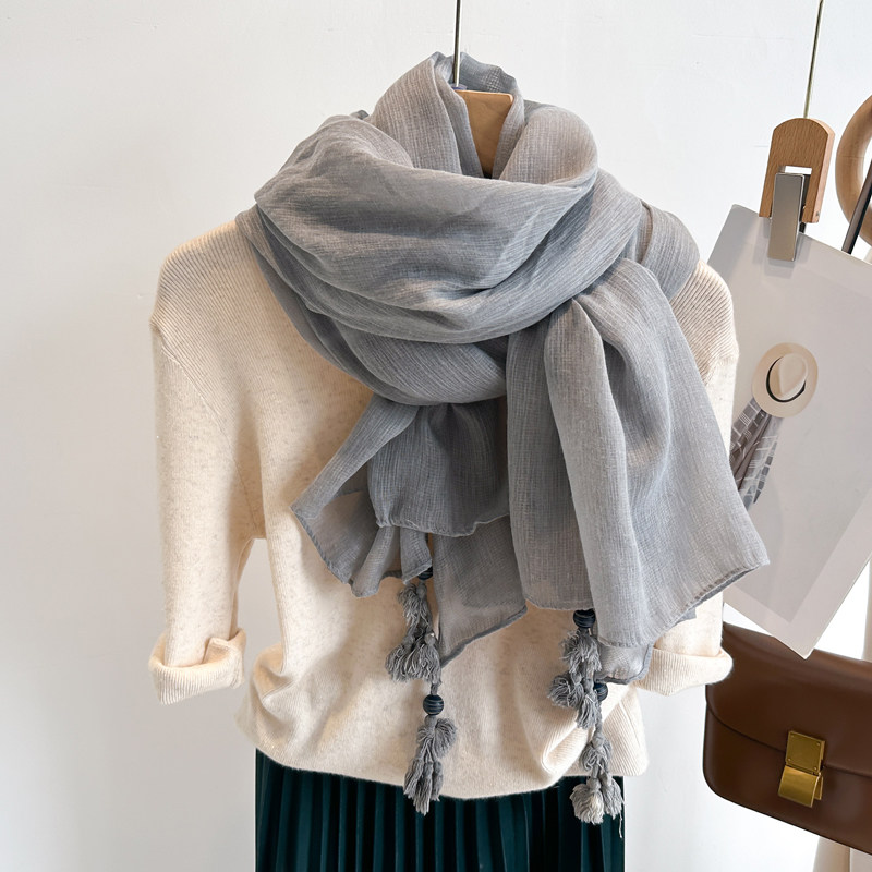 春秋冬季薄围巾女浅灰色吊坠文艺纱巾仿棉麻丝巾妈妈护颈围脖两用