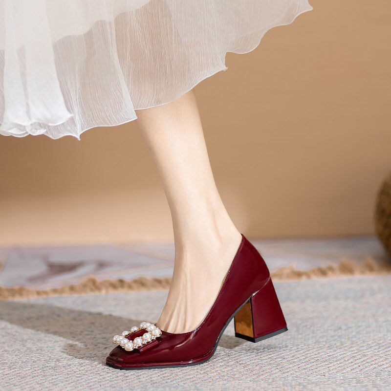 法式漆皮高跟e鞋女粗跟红色新娘婚鞋平时可穿2024新款珍珠方扣单