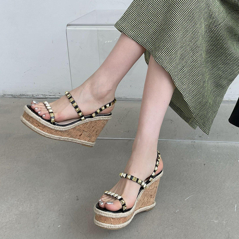 坡跟凉鞋女夏2023年时尚铆钉仙女风高跟防水台松糕厚X底一字带女,女鞋,一字带凉鞋,淘宝优惠券,粉丝福利购,淘宝优惠卷
