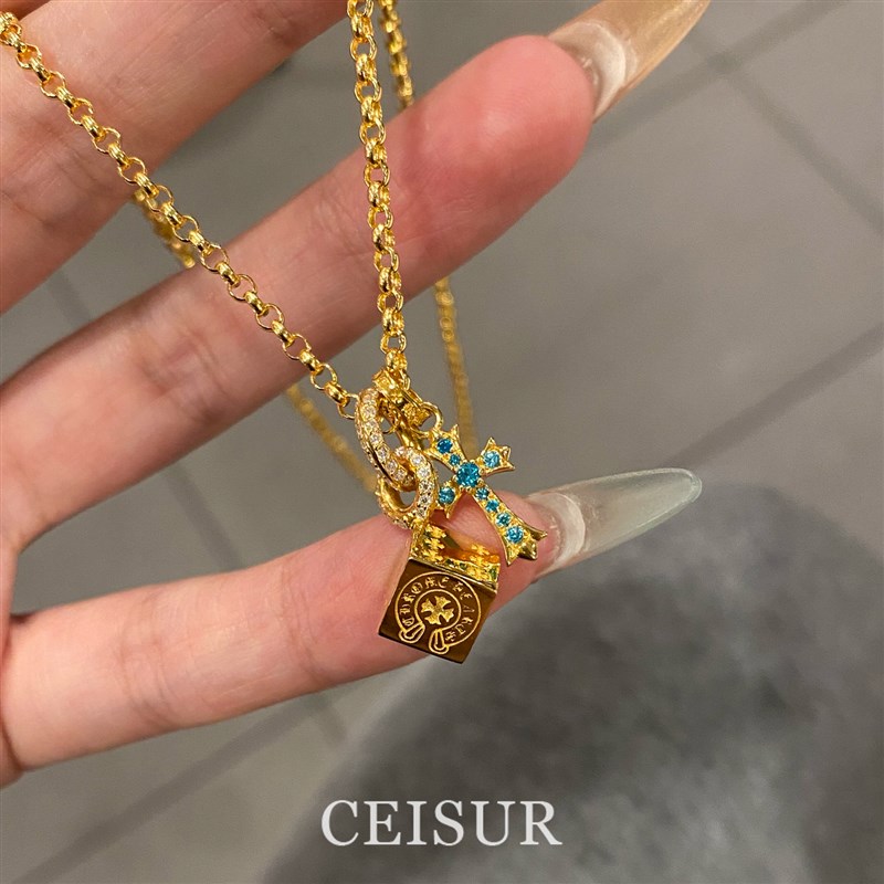 好特别!新款金色方块筛子蓝钻十字架吊坠项炼气质不掉色高级颈炼