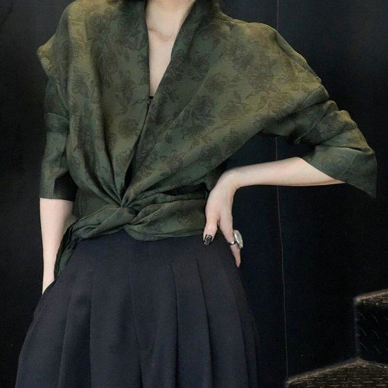 商场撤柜别致独特洋气q小衫小众设计高级感绿色提花缎面衬衫初夏,女装/女士精品,大码内搭,淘宝优惠券,粉丝福利购,淘宝优惠卷