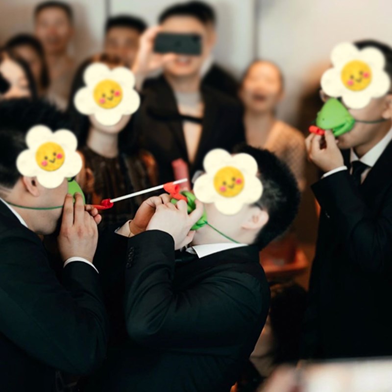 接亲游戏道具贪吃青蛙面罩卷舌传递吸管创意搞笑整蛊新郎伴郎团