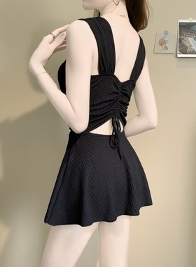 泳衣女夏2024新款爆款连体裙式平角保守黑色高R级感学生温泉游泳