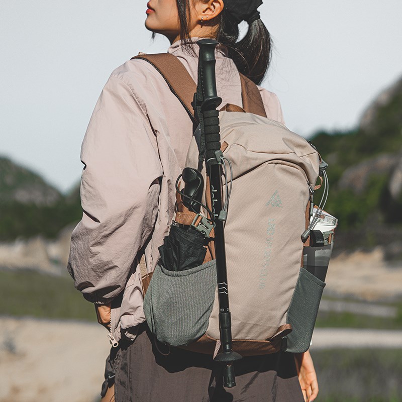 户外徒步登山包女士大容量轻便z爬山旅游双肩包轻量化防水旅行背