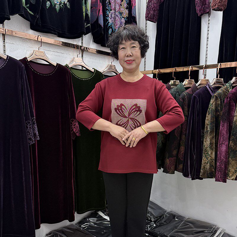 【春装新品c】年轻妈妈圆领印花烫钻T恤衫女显瘦50多岁洋气打底衫