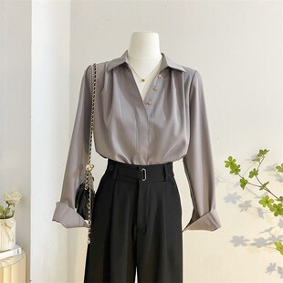 法式高级感灰色气质古巴V领长袖衬衫女秋季设计感洋气小金扣上衣