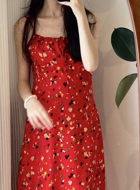 (SANG桑女士)法式海边度假温柔风泰式红色碎花显瘦吊带连衣裙女
