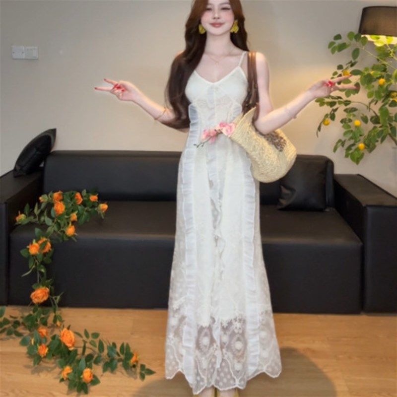 2025春季韩系穿搭一整套黑色西装外套女搭配蕾丝吊带连衣裙