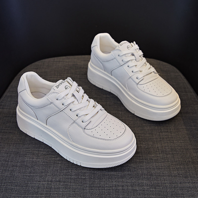 大码女鞋41一43外穿小白鞋时尚平底爆款休闲板鞋女款2023秋季新款
