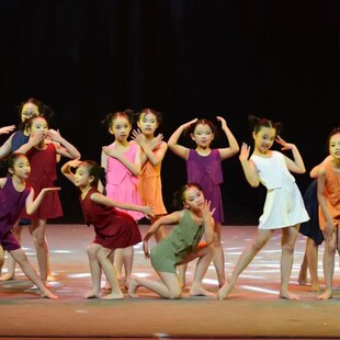 灿烂的日子演出服欢乐的大风车舞蹈服儿时乐表演服农村留守娃服装