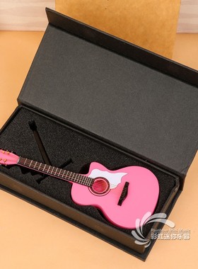 可刻字粉色木制迷你民谣吉他模型电吉他摆件男女朋友生日圣诞礼物