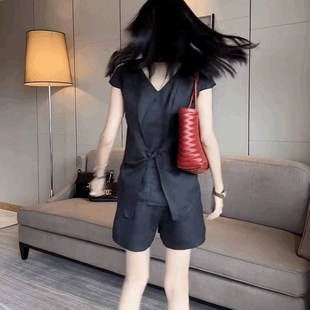 开叉上衣短裤 麻料套装 两件套潮法式 T恤小衫 女 V领短袖 高级感中长款