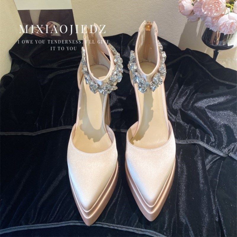 不累脚主婚纱婚鞋2024新款高跟鞋女尖头水钻一字扣带细跟中空凉鞋,女鞋,时装凉鞋,淘宝优惠券,粉丝福利购,淘宝优惠卷