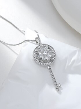 真金电镀微镶锆石气质锁骨链女小众设计感花瓣钥匙项链轻奢风颈链