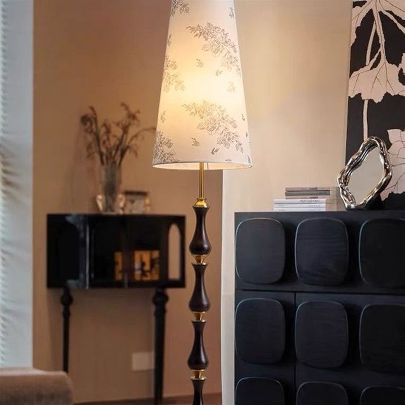 法式中古客厅落地灯2024新款美式沙发旁边卧室高级感氛围立式台灯