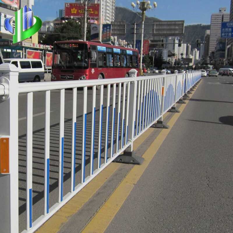道路护栏城市交通分流隔离栏杆 市政带广告板护W栏网量大优惠