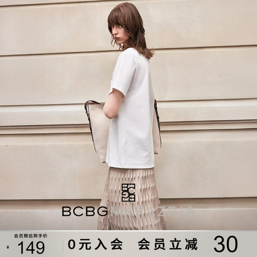 BCBG简约百搭夏日慢人风百搭经典LOGO绣花合体短袖T恤女休闲上衣