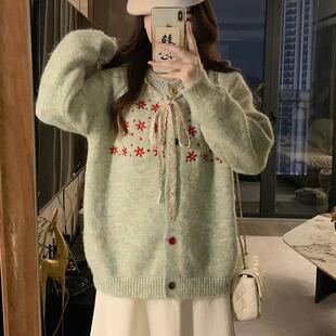 新品甜美减龄花朵刺绣针织开衫女秋冬大码胖mm宽松软糯高级感毛衣