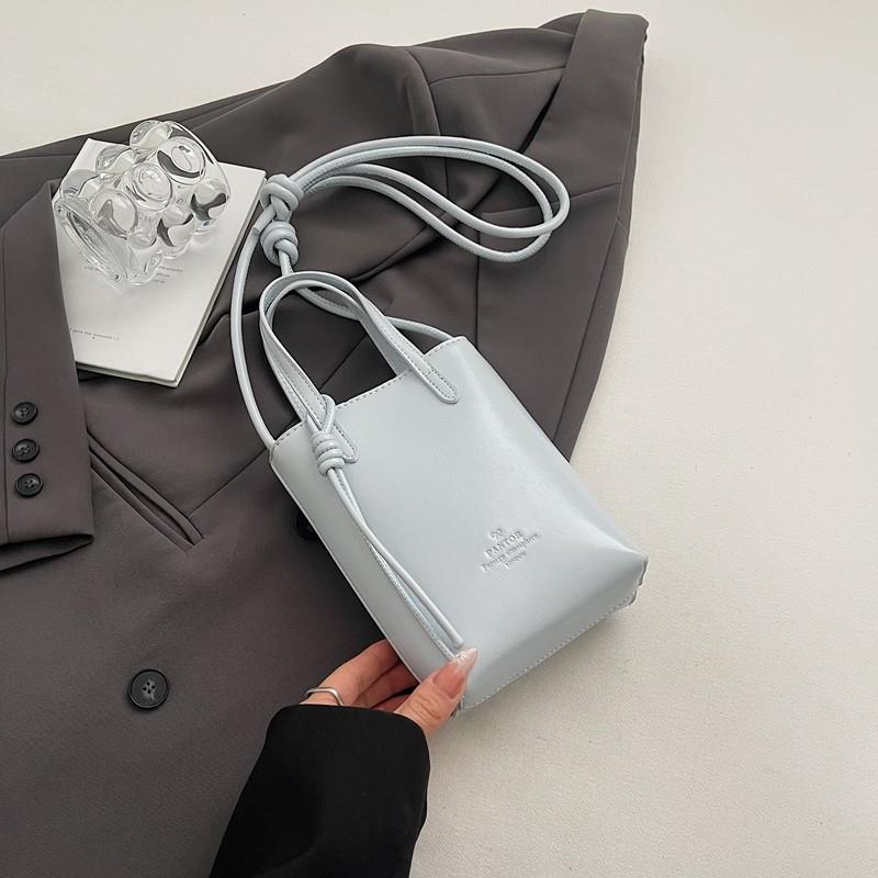 新品外出小拎包包女款2025新款流行休闲红色单肩包时尚银色斜挎手