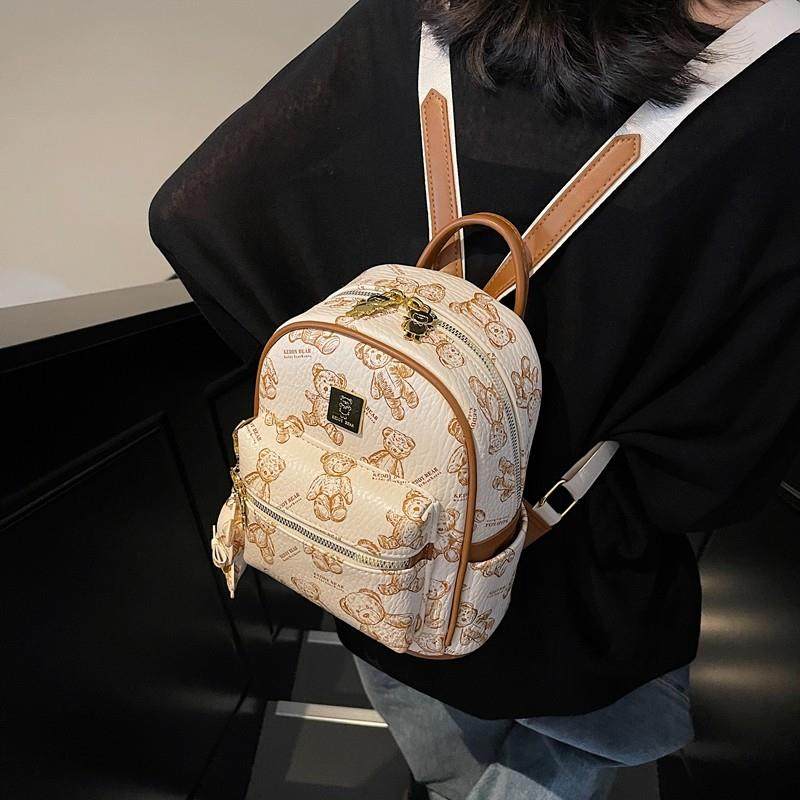 新品生日礼物送闺蜜高颜值可爱女生小熊双肩包包女时尚百搭公仔背