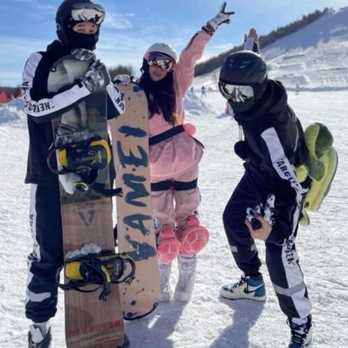 甄选成人滑雪镜双层防雾清大球面滑雪眼镜可卡近视滑雪装备现货