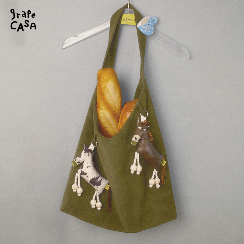 grapeCASA小马挂件单肩托特包