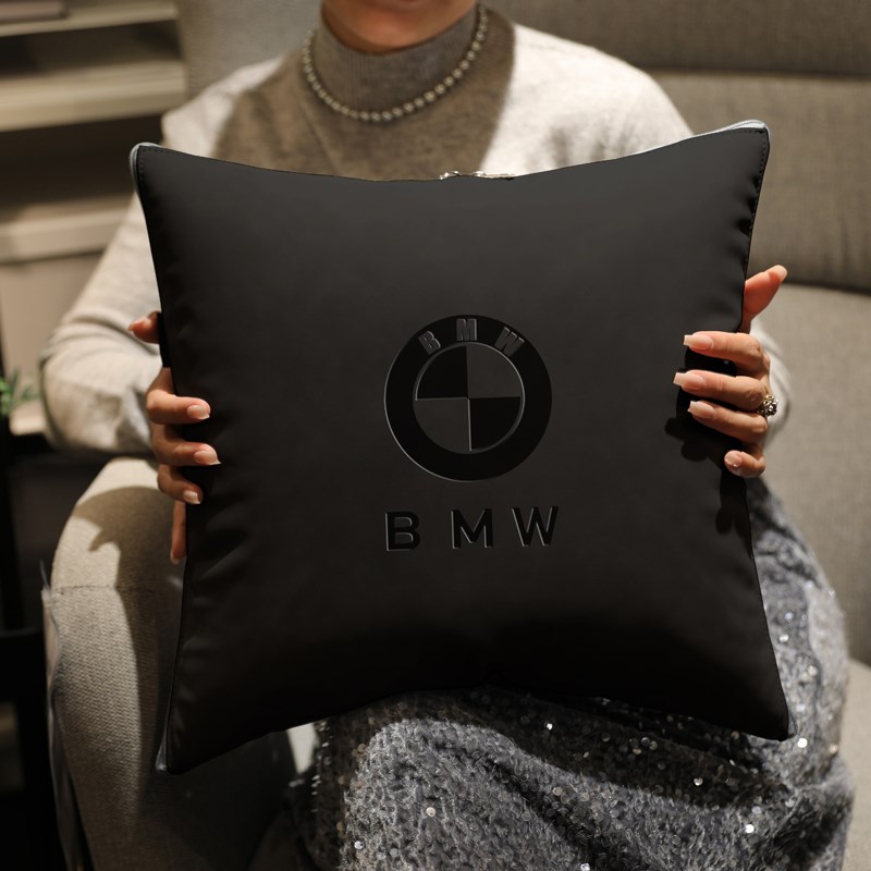 汽车抱枕被子两用空调被腰靠枕奔驰宝马奥迪车载毯子可折叠耐污皮