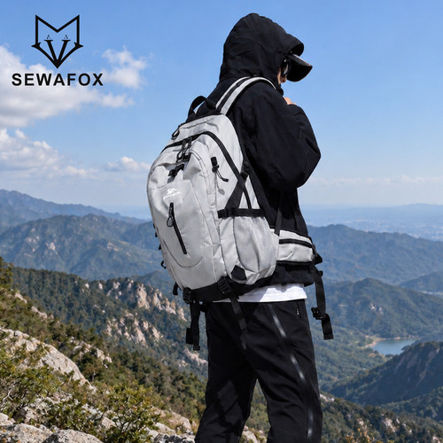塞瓦狐30L大容量轻便登山双肩包