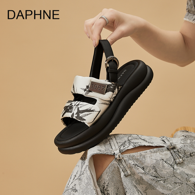 Daphne/达芙妮国风厚底凉鞋女款2025新款夏季女超火沙滩凉鞋外穿