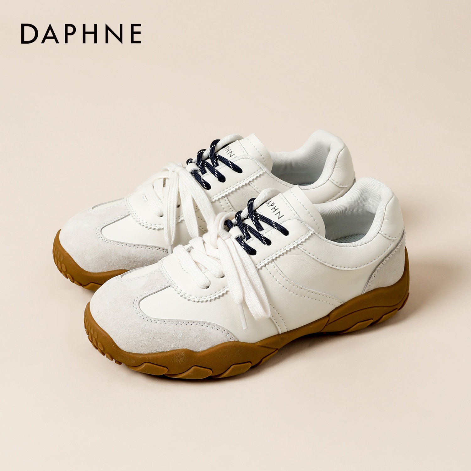 达芙妮复古双色系带德训鞋