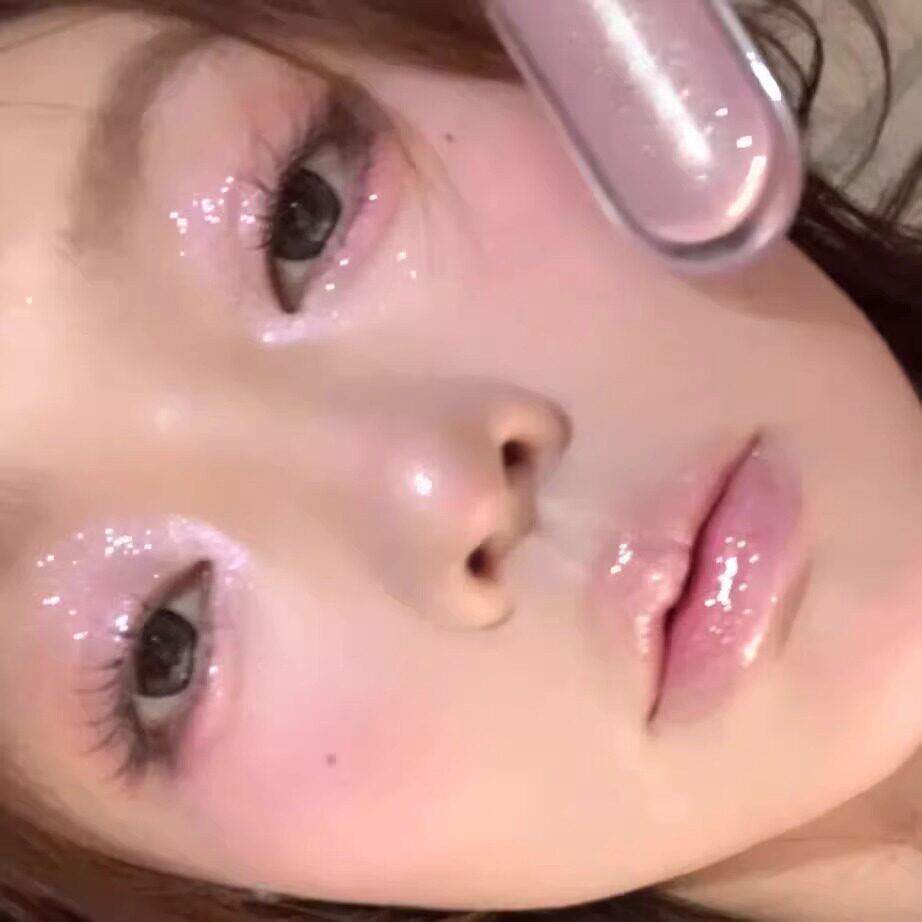 这支千禧紫唇蜜闪飞瞭多用款一滴泪液体细闪亮片眼影提亮单色高光