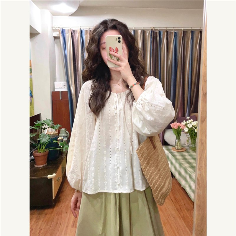 日系松弛感圆领j衬衫女春秋新款钩花蕾丝小衫法式初恋风设计感衬