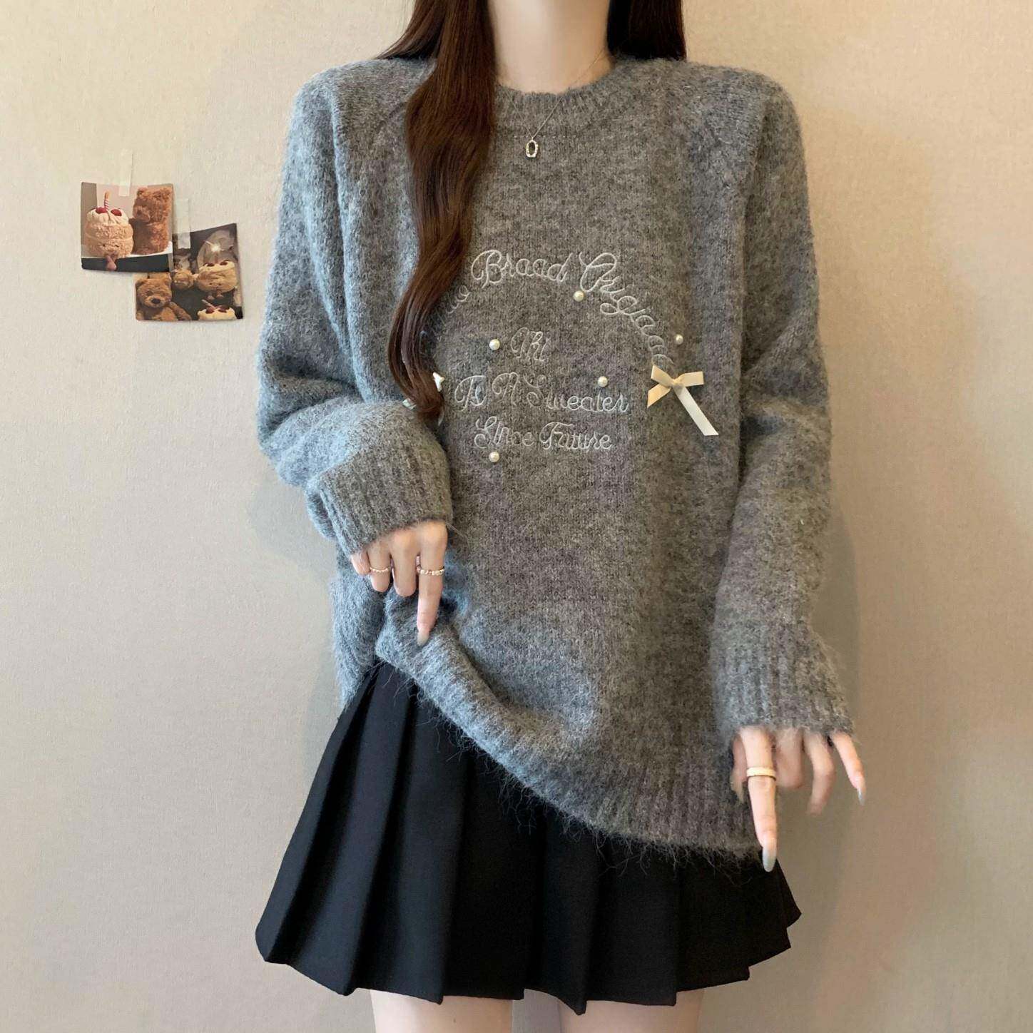新品慵懒风刺绣蝴蝶结软糯圆领针织毛衣女秋冬新款宽松胖mm打底衫