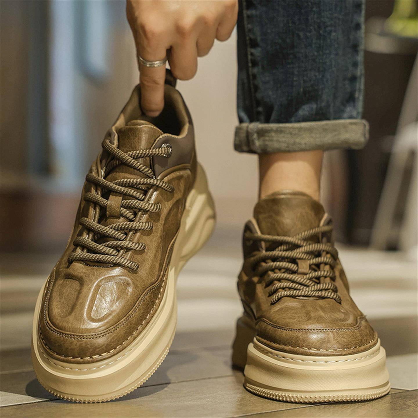 新品秋冬高帮板鞋男款时尚轻便软底运动休闲鞋子厚底增高男鞋中帮